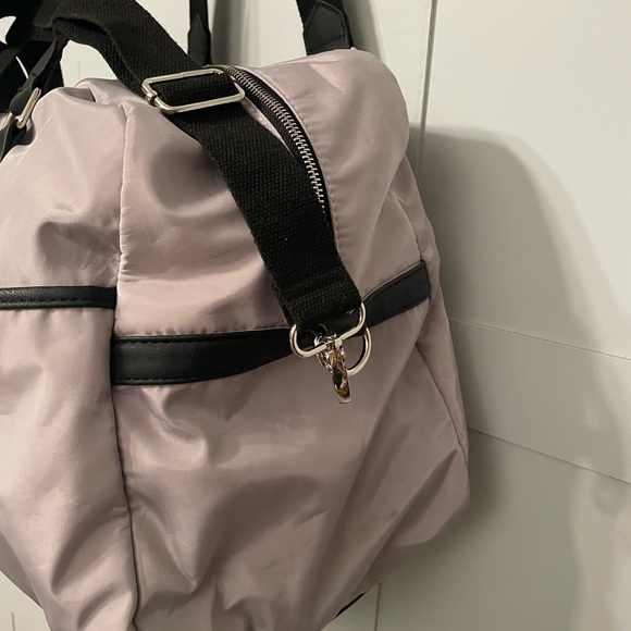 Steve Madden Elegant Light silver and Black Travel Bag - Picture 4 of 11